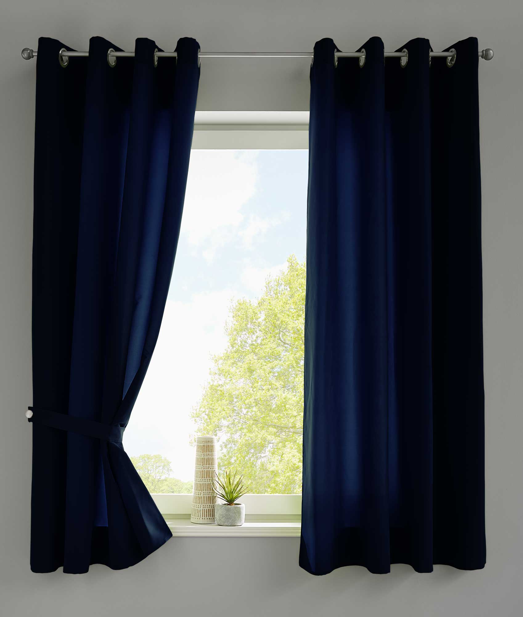 2er Set Vorhänge Schal Ösen »Berlin« Microsatin Lichtdurchlässig Uni Matt 20405N2 Dunkelblau HxB 145x140 cm Vorhang 20405N2dunkelblau-175 | Gardinenbox.de