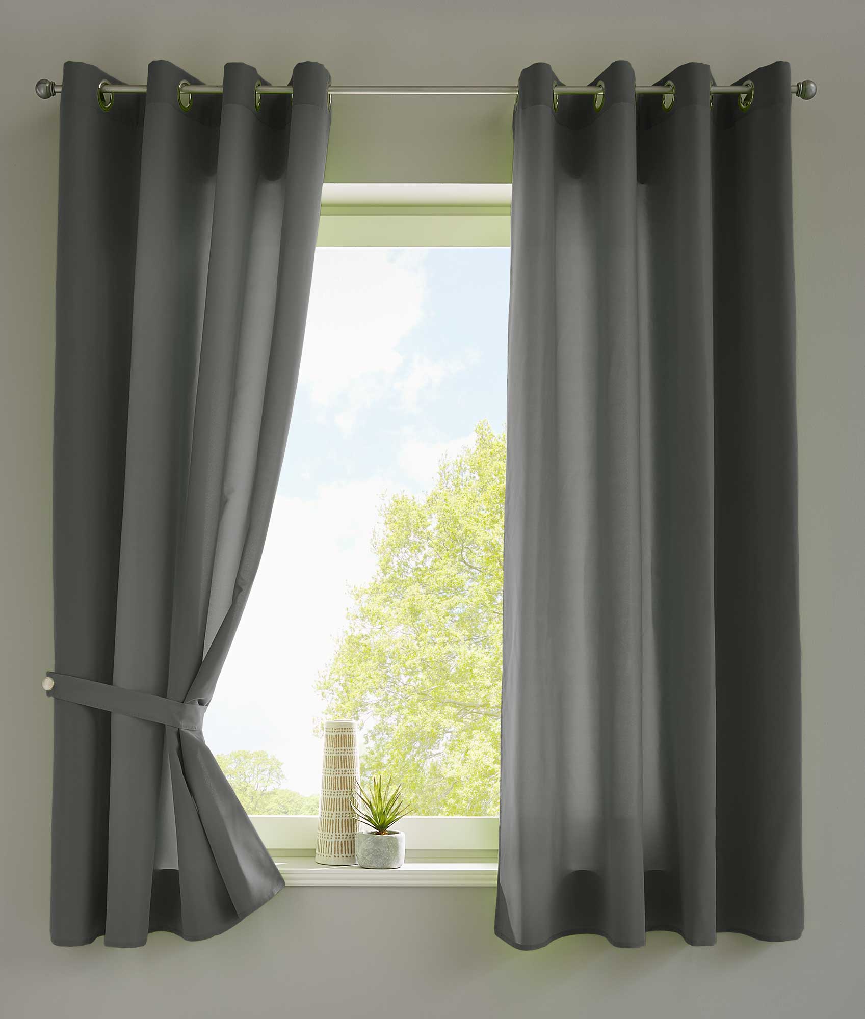 2er Set Vorhänge Schal Ösen »Berlin« Microsatin Lichtdurchlässig Uni Matt 20405N2 Dunkelgrau HxB 145x140 cm Vorhang 20405N2dunkelgrau-175 | Gardinenbox.de