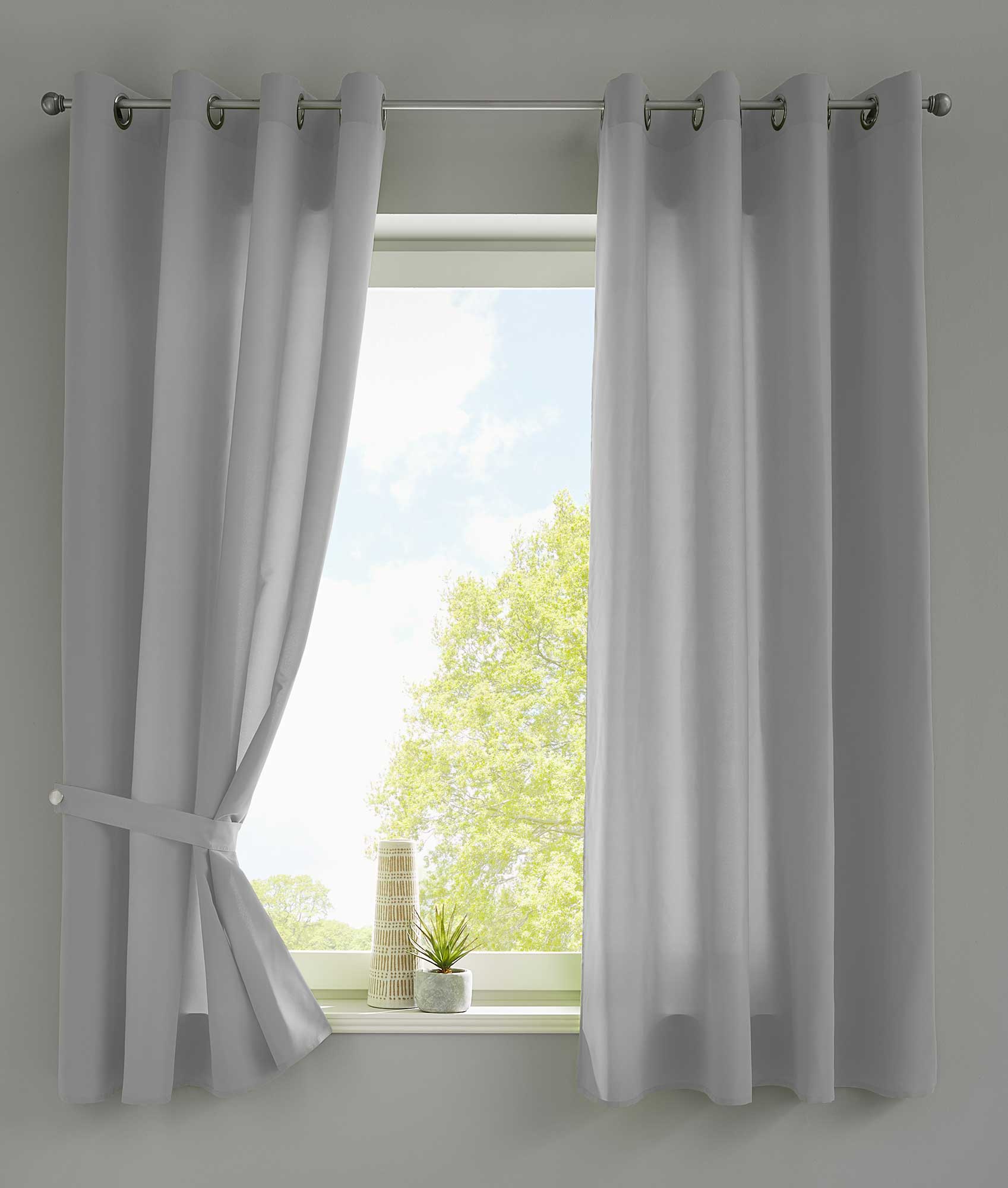 2er Set Vorhänge Schal Ösen »Berlin« Microsatin Lichtdurchlässig Uni Matt 20405N2 Grau HxB 145x140 cm Vorhang 20405N2grau-175 | Gardinenbox.de