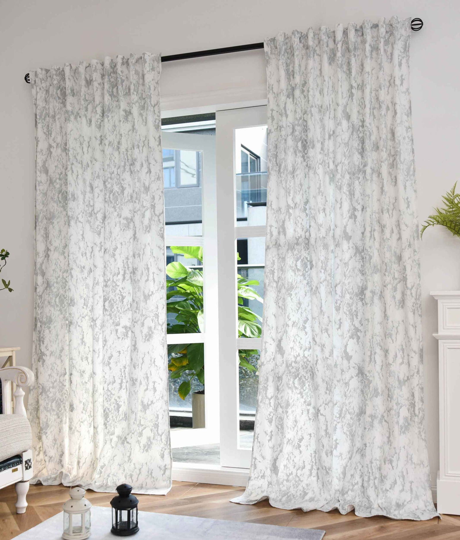 2er Set Vorhänge Samt Damast »MILANO STAR« Vorhang mit Foliendruck und Multiband Aufhängung: Königlicher Luxus für Ihr Zuhause 2023300-2 Weiß Silber Vorhang Set 2er_Set_Vorhange_Samt_Damast_MILANO_STAR_Vorhang_mit_Foliendruck_und_Multiband_Aufhangung_Koniglicher_Luxus_fur_Ihr_Zuhause_2023300-2_-_Gardinenbox.de_-_-3674316 | Gardinenbox.de