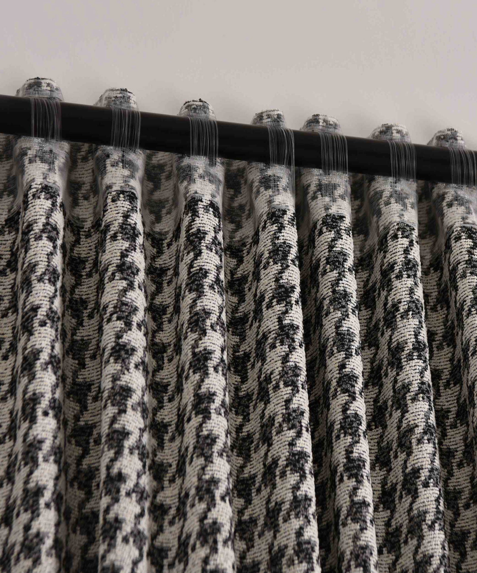 Vorhang HxB 245x140 cm Creme Schwarz Hahnentritt-Muster »PARIS« Flexible Multiband Aufhängung Elegant Pflegeleicht 2023320 - Gardinenbox.de - 