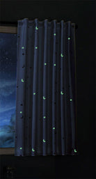 Vorhang Schal blickdicht Motiv Sterne Monde fluoreszierend leuchtend Kinder Kids Schlaufenband Universalband (Höhe x Breite cm) 20495 Blau 1 Stück 175x145 Vorhang Vorhang_Schal_blickdicht_Motiv_Sterne_Monde_fluoreszierend_leuchtend_Kinder_Kids_Schlaufenband_Universalband_Hohe_x_Breite_cm_20495_-_Gardinenbox.de_-_-3694908 | Gardinenbox.de