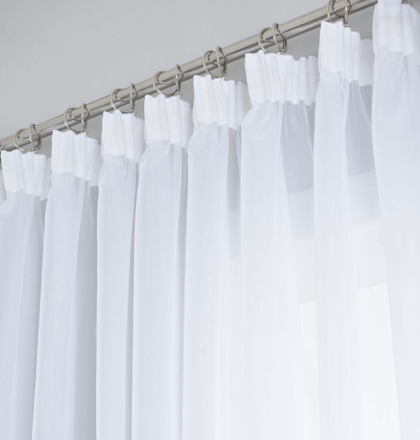 Weiße Voile Gardine dicht gewebt transparent Bleibandabschluss Tunneldurchzug 8 cm Gardinenband maschinenwaschbar verschiedene Größen 610011N Gardinenschal Weisse_Voile_Gardine_dicht_gewebt_transparent_Bleibandabschluss_Tunneldurchzug_8_cm_Gardinenband_maschinenwaschbar_verschiedene_Grossen_610011N_-_Gardinenbox.de_-_-3695812 | Gardinenbox.de